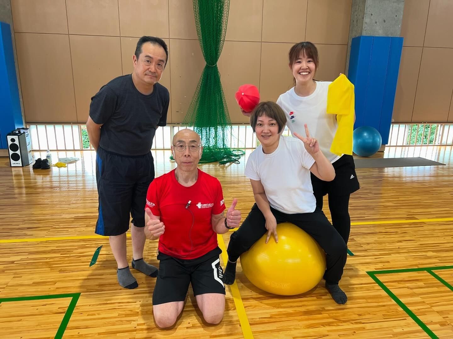 体育館で『肩と股関節の動きつくり』を体験